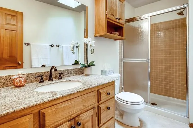 Clean bathroom inside Sygma House